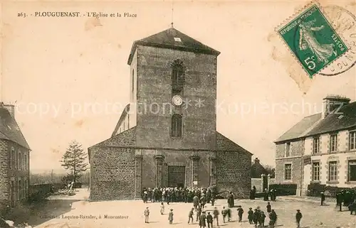 AK / Ansichtskarte Plouguenast Eglise et la Place Plouguenast