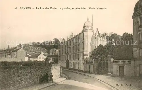 AK / Ansichtskarte Sevres La Rue des Ecoles a gauche au plus loin lEcole Normale Sevres