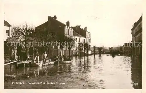 AK / Ansichtskarte Sevres La Rue Troyon Sevres