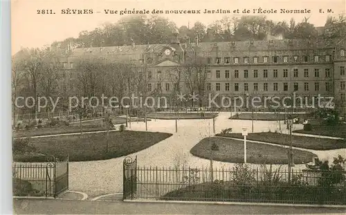 AK / Ansichtskarte Sevres Vue generale des nouveaux Jardins et de lEcole Normale Sevres