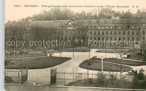 AK / Ansichtskarte Sevres Vue generale des nouveaux Jardins et de lEcole Normale Sevres