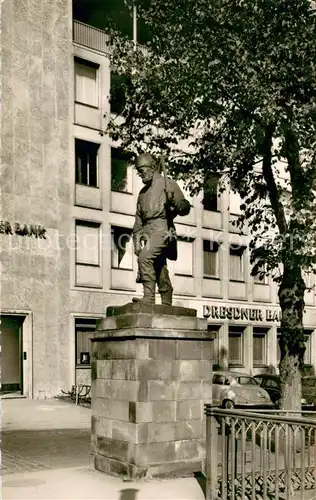 AK / Ansichtskarte Siegen_Westfalen Der Bergmann Denkmal Statue Siegen_Westfalen