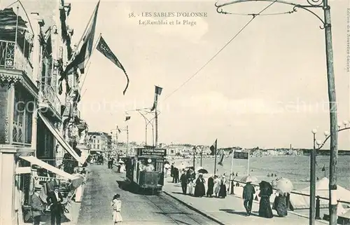 AK / Ansichtskarte Les_Sables d_Olonne Le Remblai et la Plage Les_Sables d_Olonne