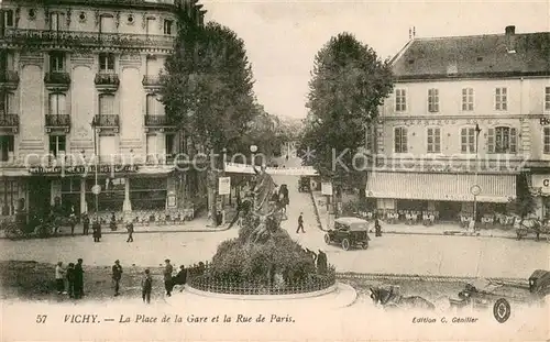 AK / Ansichtskarte Vichy_Allier La Place de la Gare et la Rue de Paris Vichy Allier