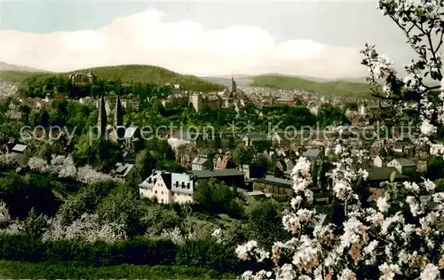 AK / Ansichtskarte Siegen_Westfalen Panorama Blick vom Giersberg auf Siegberg Oberes Schloss Nikolaiturm Michaelkirche Baumbluete Siegen_Westfalen