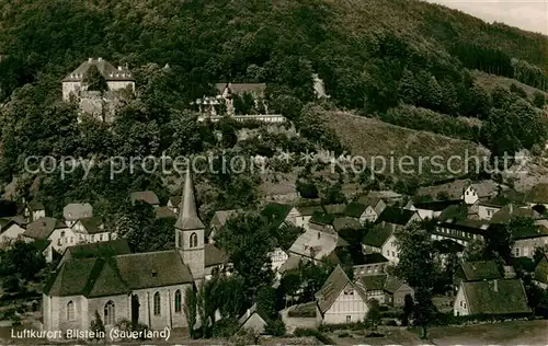 AK / Ansichtskarte Bilstein_Sauerland Ortsansicht mit Kirche Blick zum Schloss Bilstein_Sauerland