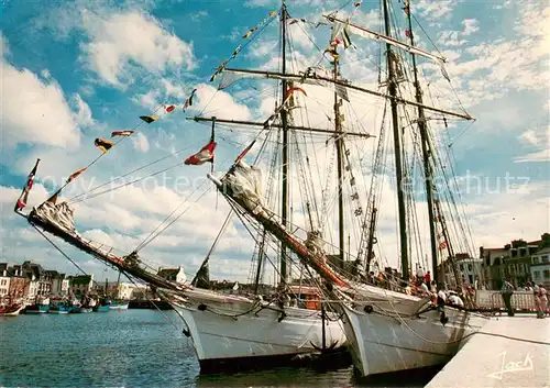 AK / Ansichtskarte Paimpol Les navires ecole Etoile et Belle dans le bassin Paimpol