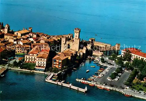 AK / Ansichtskarte Sirmione_Lago_di_Garda Fliegeraufnahme Sirmione_Lago_di_Garda