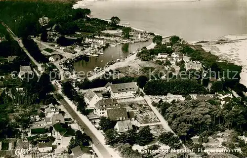 AK / Ansichtskarte Niendorf_Ostseebad_Timmendorferstrand Fliegeraufnahme 