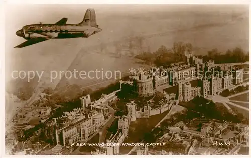 AK / Ansichtskarte Windsor__Castle_London A Vickers Viking Air Liner over Windsor Castle 