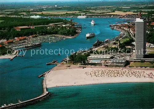 AK / Ansichtskarte Travemuende_Ostseebad Hafen Trave Luebecker Bucht Strand Travemuende_Ostseebad