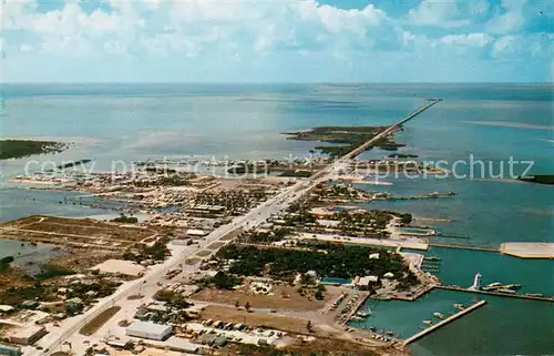 AK / Ansichtskarte Marathon_Florida Looking south along the Overseas Highway aerial view 