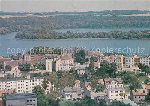 AK / Ansichtskarte Mragowo_Sensburg_Masuren Fragment miasta w dali jezioro Czos 