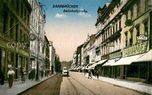 AK / Ansichtskarte Saarbruecken Bahnhofstrasse mit Strassenbahn und Geschaeft Salamander Saarbruecken