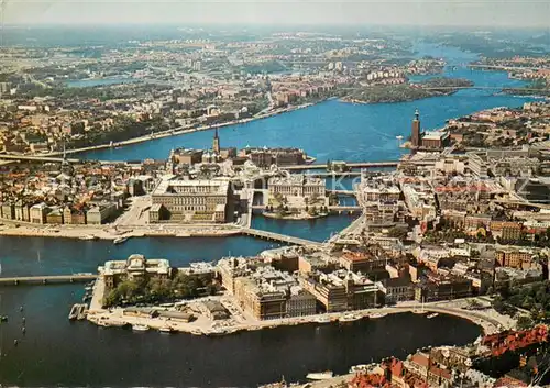 AK / Ansichtskarte Stockholm Altstadt mit Schloss und Stadthaus Fliegeraufnahme Stockholm