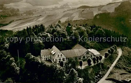 AK / Ansichtskarte Eversberg Jahnhalle und Burgruine Fliegeraufnahme Eversberg