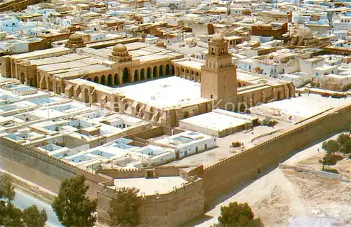 AK / Ansichtskarte Kairouan_Qairawan La Ville Sainte vue aerienne Kairouan Qairawan