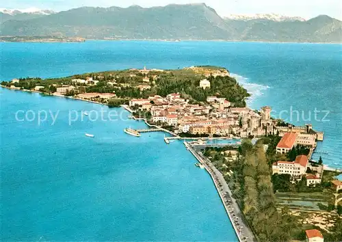 AK / Ansichtskarte Sirmione_Lago_di_Garda Veduta aerea Sirmione_Lago_di_Garda