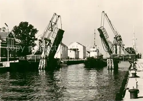 AK / Ansichtskarte Darlowko_Poland Most zwodzony na kanale portowym Zugbruecke Kanal 
