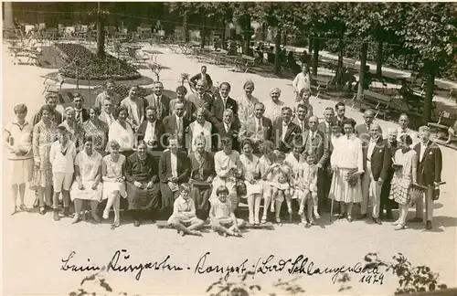 AK / Ansichtskarte Schlangenbad_Taunus Kurgarten Konzert Gruppenaufnahme Schlangenbad_Taunus