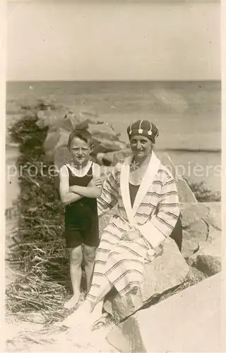 AK / Ansichtskarte Zingst_Ostseebad Partie am Strand Zingst_Ostseebad
