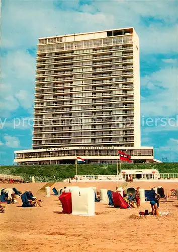 AK / Ansichtskarte Zandvoort_Holland Strand met zicht op Bouwes Palace Zandvoort_Holland