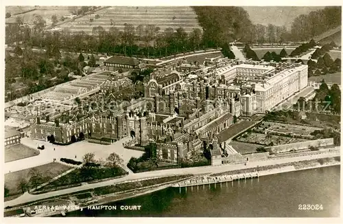 AK / Ansichtskarte Hampton_Court Fliegeraufnahme Hampton Court