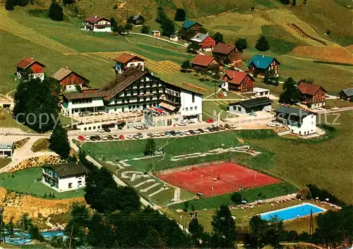 AK / Ansichtskarte Brand_Bludenz Hotel Scesaplana mit Schwimmbad Minigolf und Tennisplatz Fliegeraufnahme Brand Bludenz