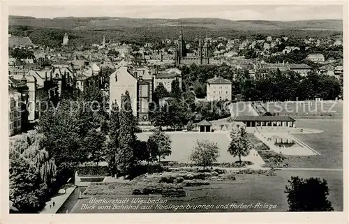 AK / Ansichtskarte Wiesbaden Blick vom Bahnhof auf Riesingerbrunnen und Herbert Anlage Wiesbaden