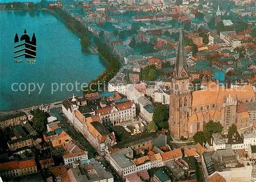 AK / Ansichtskarte Schwerin__Mecklenburg Stadtzentrum Kirche Schweriner See 