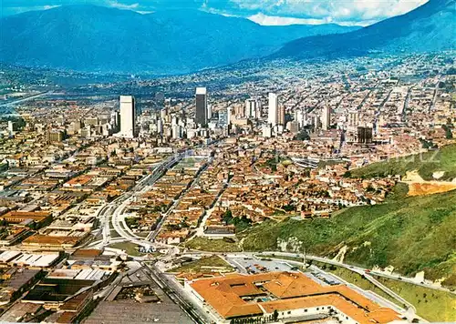 AK / Ansichtskarte Medellin Panoramica de la ciudad en primer plano el Centro Comercial San Diego y Av Oriental Medellin