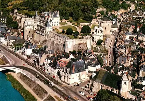 AK / Ansichtskarte Amboise Le Chateau lHotel de Ville Leglise Saint Florentin et la rue Victor Hugo Amboise