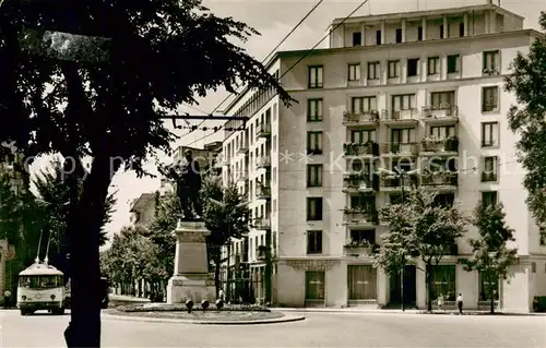 AK / Ansichtskarte Bucuresti Vedere din piata M. Kogalniceanu Platz Denkmal Bucuresti