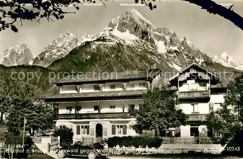 AK / Ansichtskarte Mittenwald_Bayern Gasthof zur Bruecke gegen Wettersteingebirge Huber Karte Nr. 10243 Mittenwald Bayern