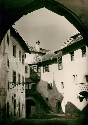 AK / Ansichtskarte Vaduz Schloss Innenhof Vaduz