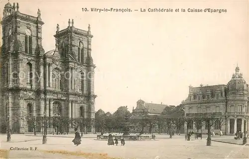 AK / Ansichtskarte Vitry le Francois La Cathedrale et la Caisse d Epargne Vitry le Francois