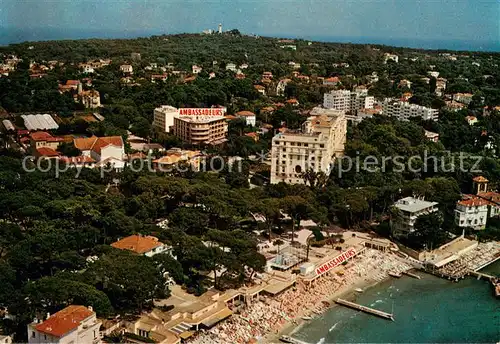 AK / Ansichtskarte Juan les Pins Hotel des Ambassadeurs et sa plage vue aerienne Juan les Pins
