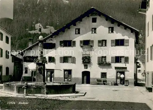 AK / Ansichtskarte Andeer_GR Dorfplatz mit Brunnen Andeer_GR