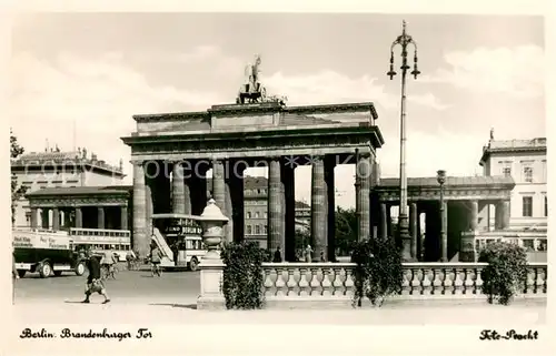 AK / Ansichtskarte Berlin Brandenburger Tor Berlin