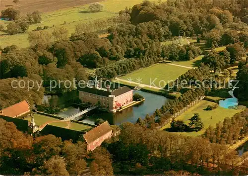 AK / Ansichtskarte Luetetsburg Schloss Luetetsburg mit Parkanlagen Fliegeraufnahme Luetetsburg