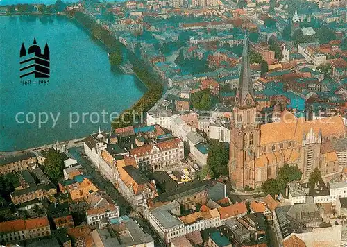 AK / Ansichtskarte Schwerin__Mecklenburg Fliegeraufnahme mit Kirche 