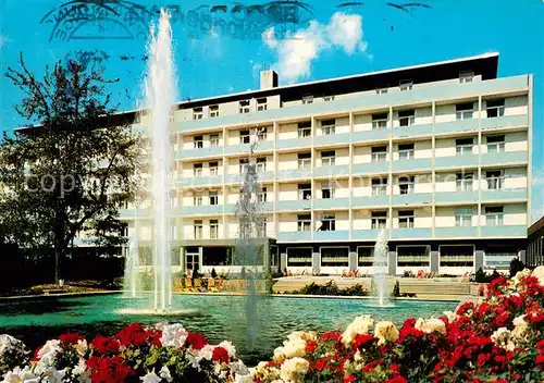 AK / Ansichtskarte Wildungen_Bad Sanatorium Wicker Aussenansicht m. Springbrunnen Wildungen_Bad
