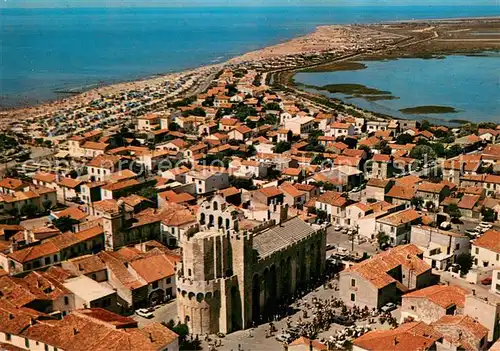 AK / Ansichtskarte Les_Saintes Maries de la Mer Vue panoramique aerienne L Eglise Les