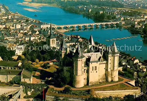 AK / Ansichtskarte Saumur_49 Vue aerienne Le chateau Eglise Saint Pierre Le theatre Eglise Saint Nicolas  
