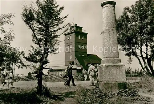 AK / Ansichtskarte Oberwiesenthal_Erzgebirge Wetterwarte und Steinsaeule auf dem Fichtelberg Oberwiesenthal Erzgebirge
