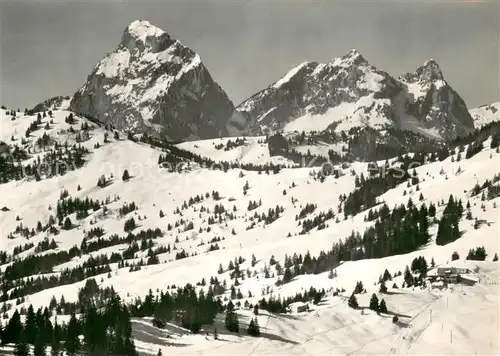 AK / Ansichtskarte Ibergeregg_SZ Hotel Passhoehe mit Mythen Winterlandschaft Alpen 
