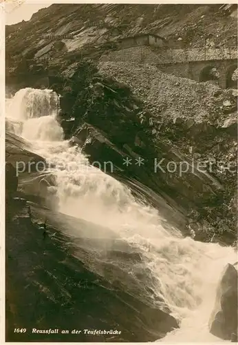 AK / Ansichtskarte Schoellenen_UR Reussfall an der Teufelsbruecke Schlucht Wasserfall 