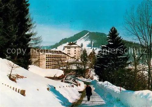 AK / Ansichtskarte Oberstaufen Schlossbergklinik im Winter Oberstaufen