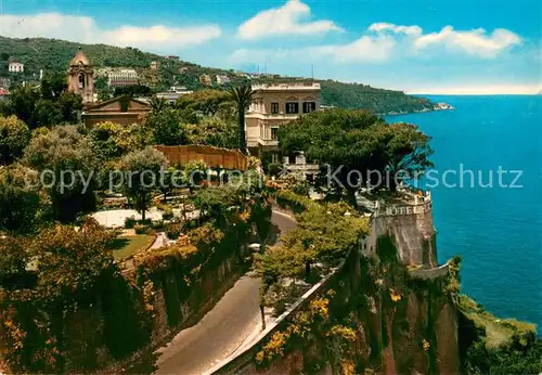 AK / Ansichtskarte Sorrento_Campania_Italia Hotel La Terrazza e Circolo dei forestieri Kuestenpanorama 