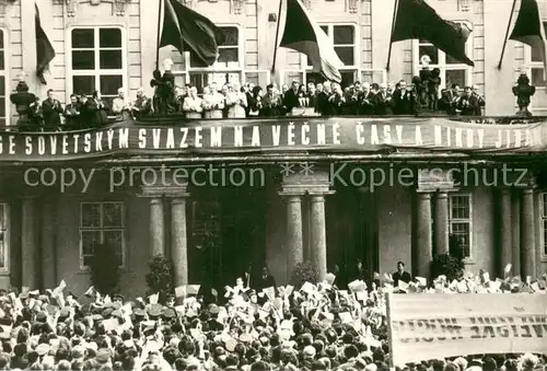 AK / Ansichtskarte Praha_Prahy_Prague Prager Burg Manifestation anlaesslich des Freundschaftvertrages zwischen CSSR und UdSSR Praha_Prahy_Prague